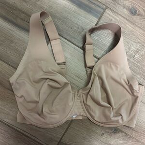 Le Mysterie nude 34 underwire soft lining, but no foam cups.